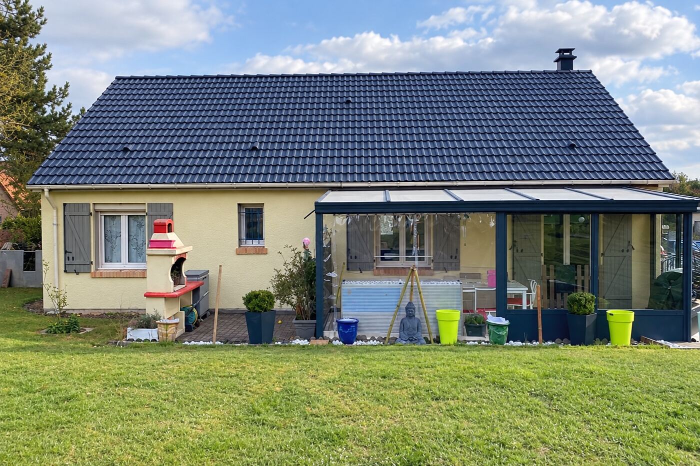 Après rénovation : maison avec véranda : passage à une teinte ardoise